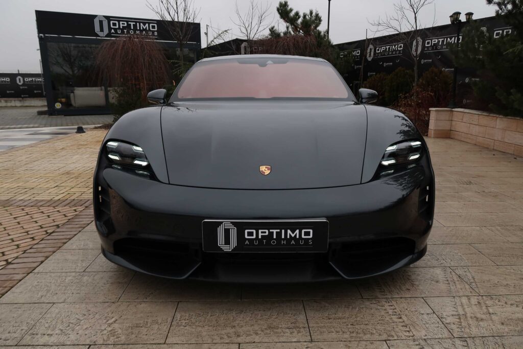 2020 Porsche Taycan Turbo (680 cp)