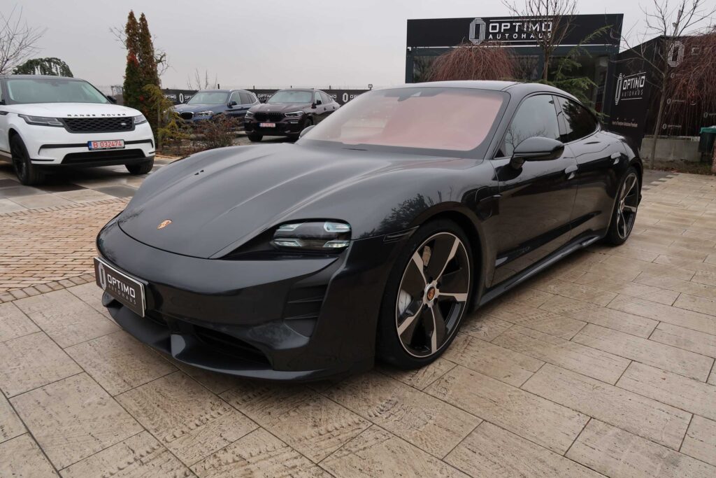 2020 Porsche Taycan Turbo (680 cp)