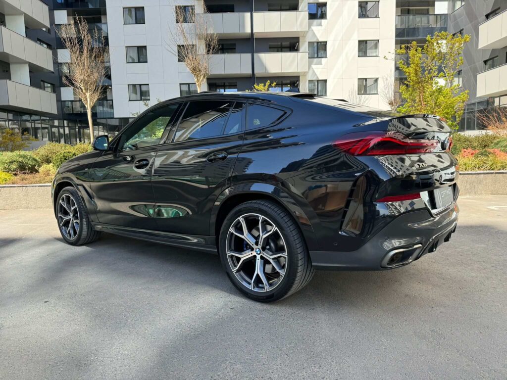 2020 BMW X6 M50i (530Cp)