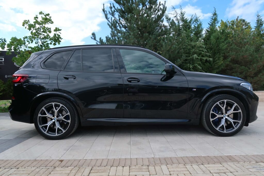 2021 BMW X5 xDrive 45e Hibrid, M Pachet, Black Sapphire Metallic