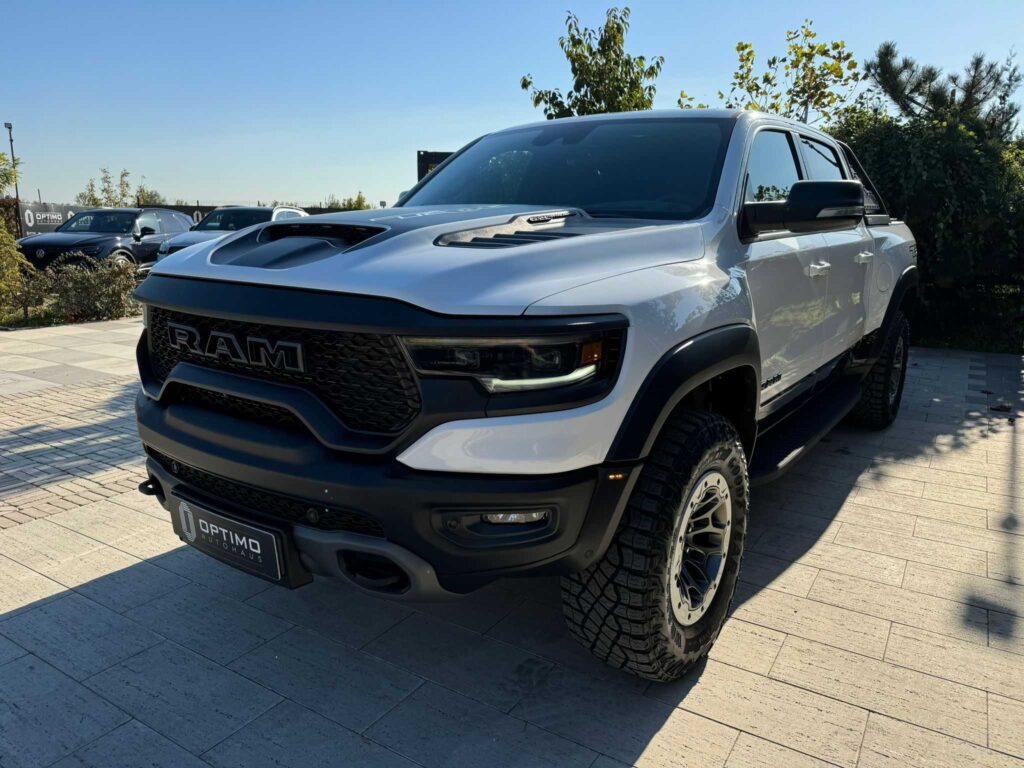 2022 Dodge RAM 1500 TRX 6.2 HEMI V8 engine with supercharging 702hp