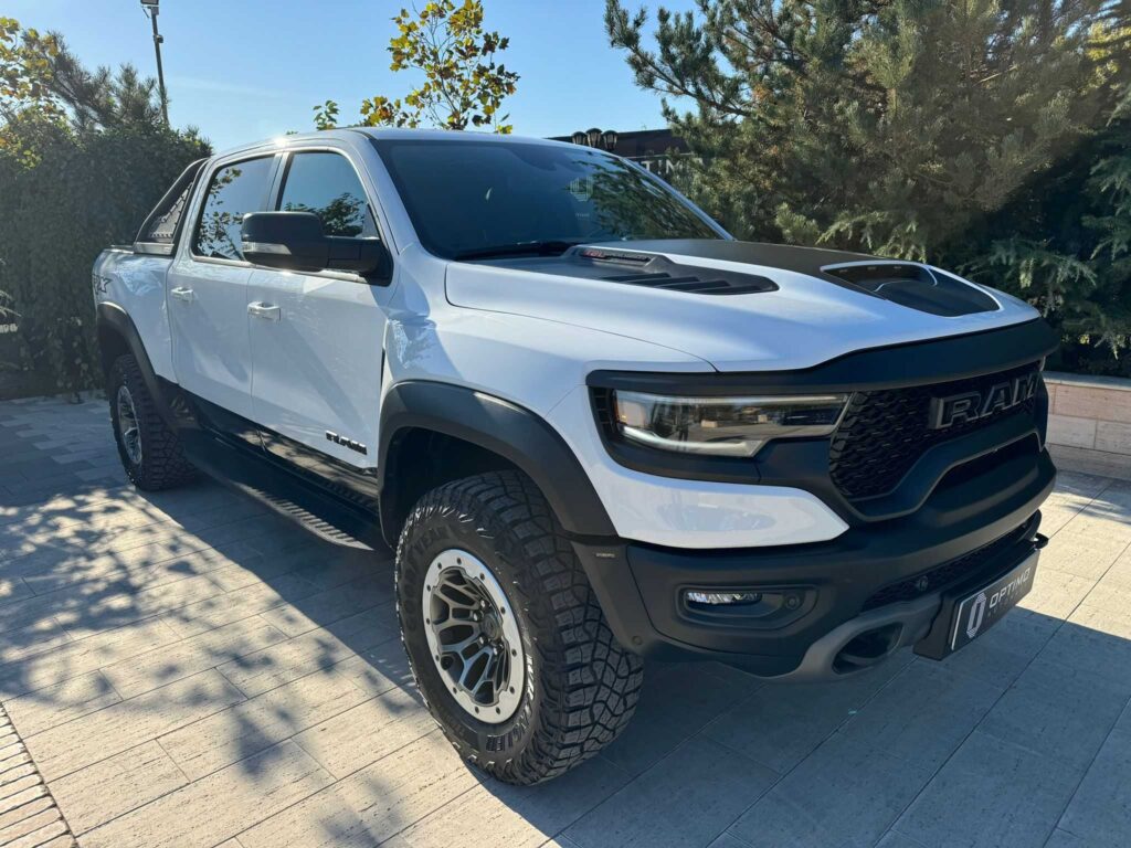 2022 Dodge RAM 1500 TRX 6.2 HEMI V8 engine with supercharging 702hp