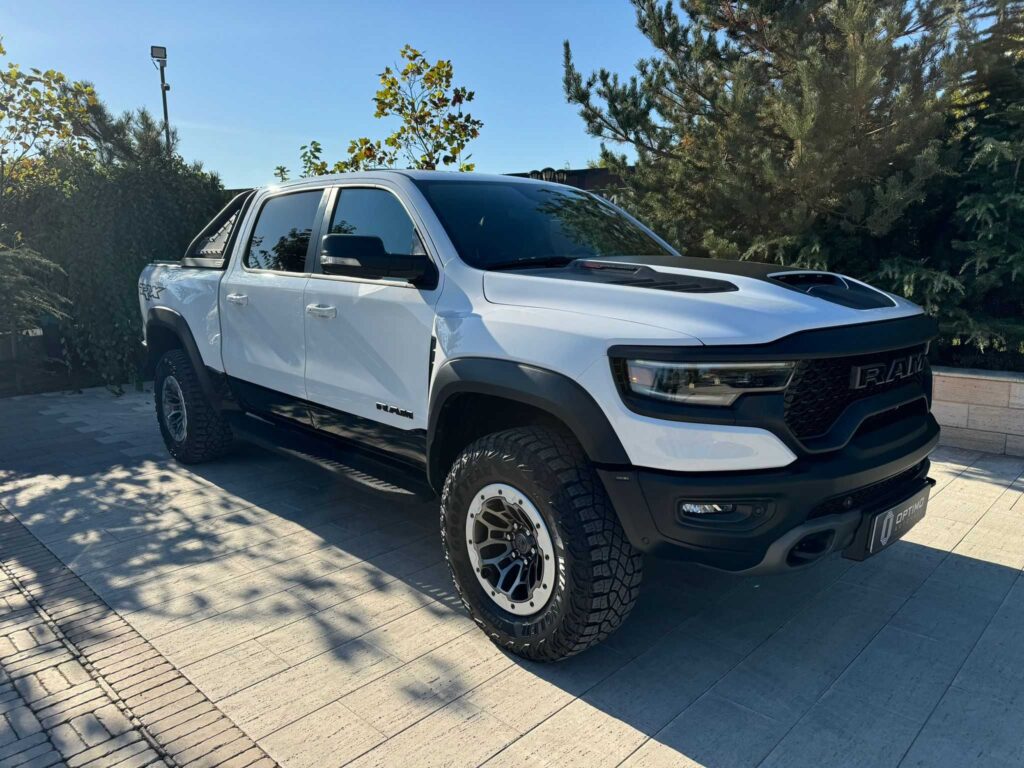 2022 Dodge RAM 1500 TRX 6.2 HEMI V8 engine with supercharging 702hp