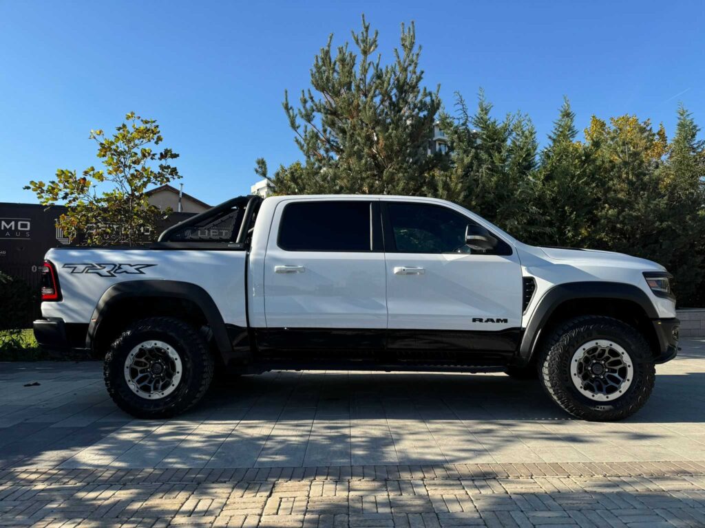 2022 Dodge RAM 1500 TRX 6.2 HEMI V8 engine with supercharging 702hp