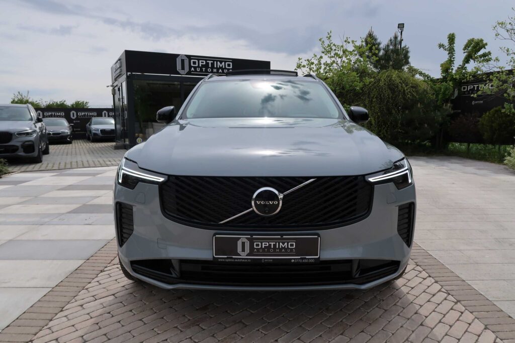 2025 Volvo XC90 Plus Dark T8