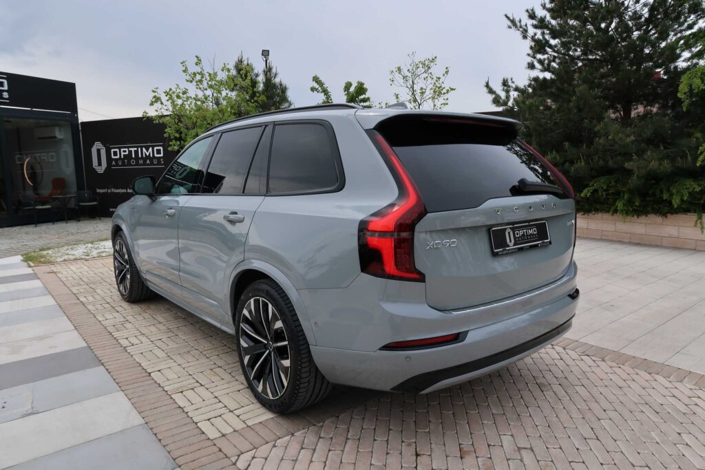 2025 Volvo XC90 Plus Dark T8