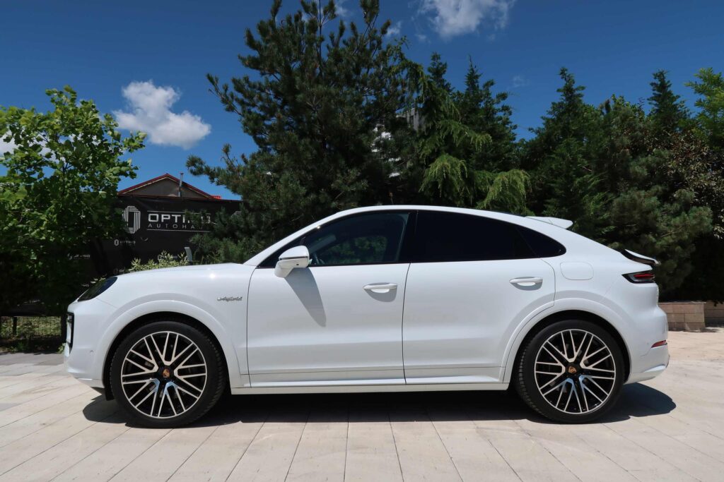 2025 Porsche Cayenne Coupe, E-Hybrid, 470cp